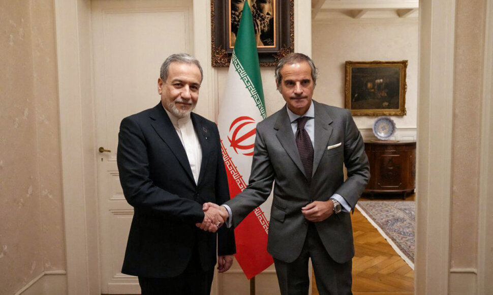 Abbasas Araghchi su Rafaeliu Grossi / - / AFP