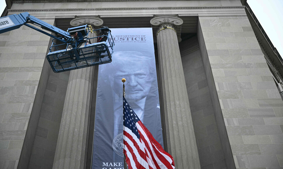 Teisingumo departamento būstinė / BRENDAN SMIALOWSKI / AFP