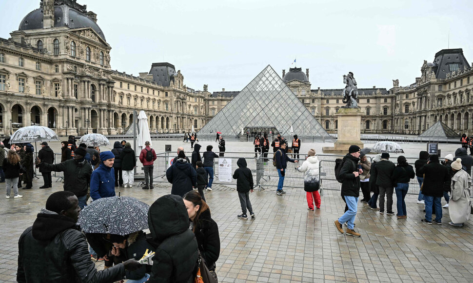 Luvro muziejus / MARTIN LELIEVRE / AFP
