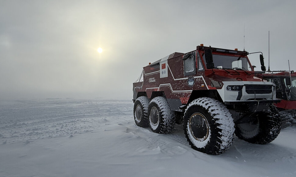 Antarktida / China'S 42nd Antarctic Expedition Team / ZUMAPRESS.com