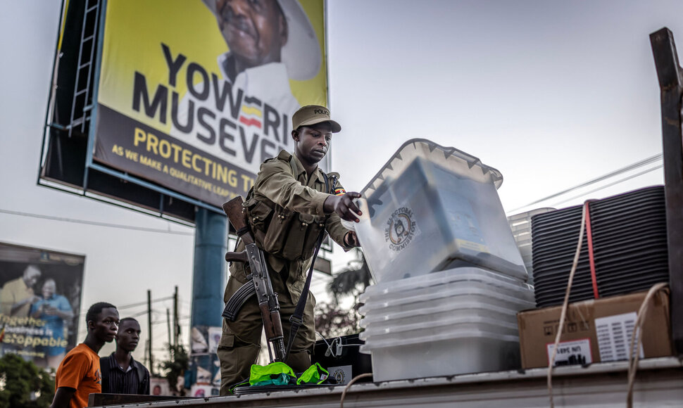 Rinkimai Ugandoje / LUIS TATO / AFP