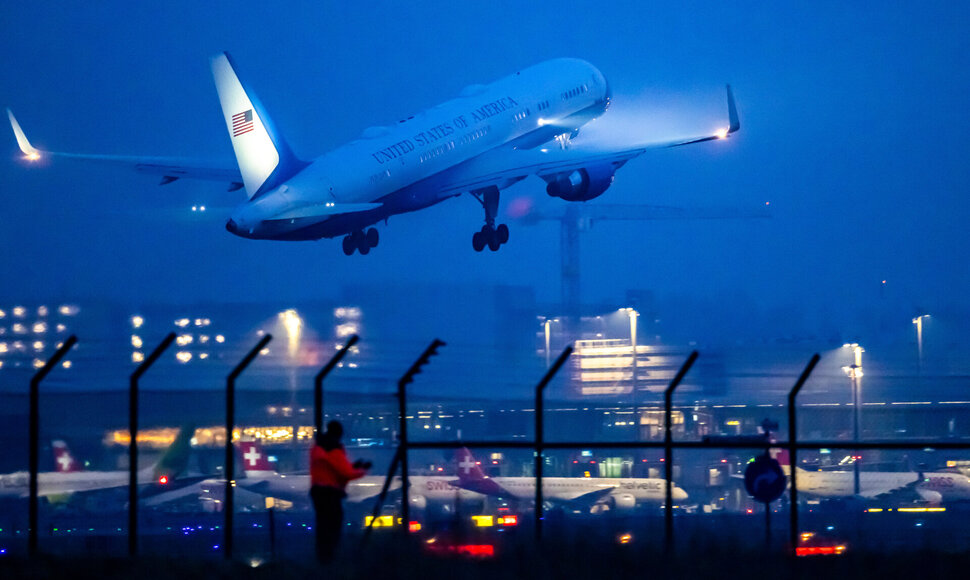 &bdquo;Air Force One" /  / AP