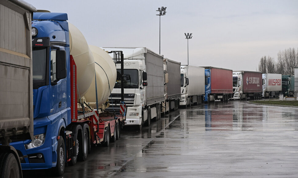 Sunkvežimių vairuotojų protestas Serbijoje / / AP