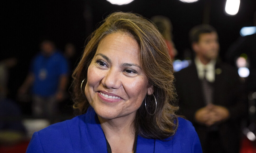 Veronica Escobar / / AP