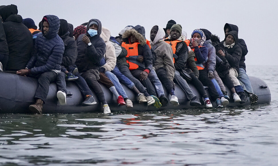 Laman&scaron;o sąsiaurį kertantys nelegalūs migrantai / Ioannis Alexopoulos / ZUMAPRESS.com