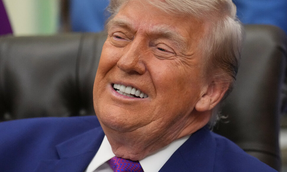 / AP