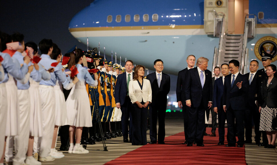 D. Trumpas atvyko į Pekiną / Evan Vucci / Reuters nuotr.