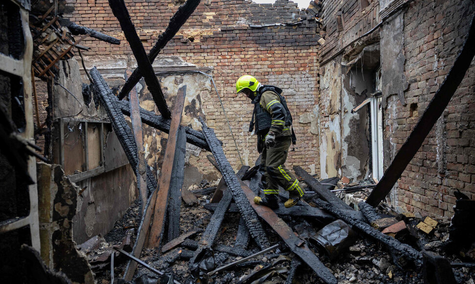 Rusijos smūgių padariniai Kyjive / OLEKSANDR GIMANOV / AFP