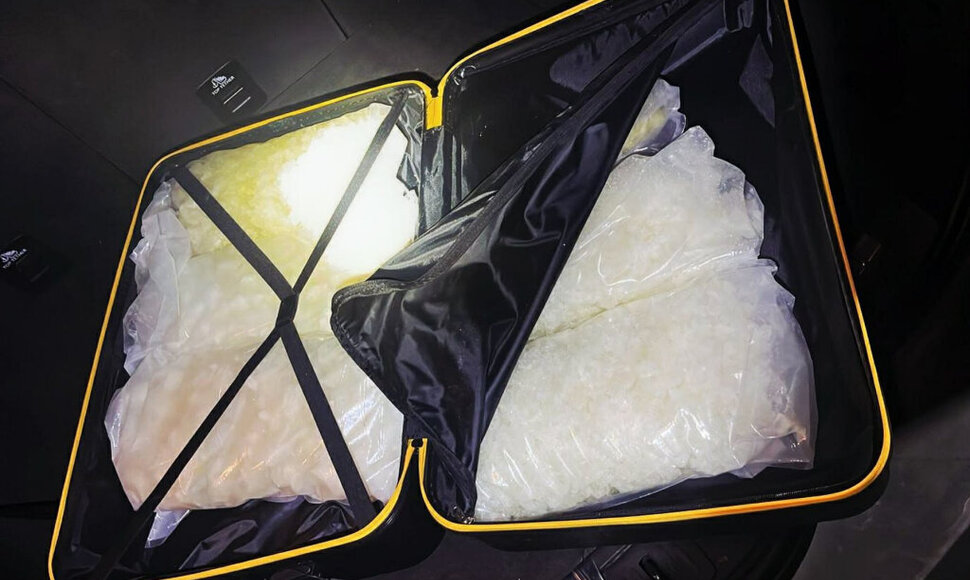 Lenko vairuotame automobilyje galimai rasta 30 kg &bdquo;kristalo&ldquo; / Alytaus AVPK nuotr.