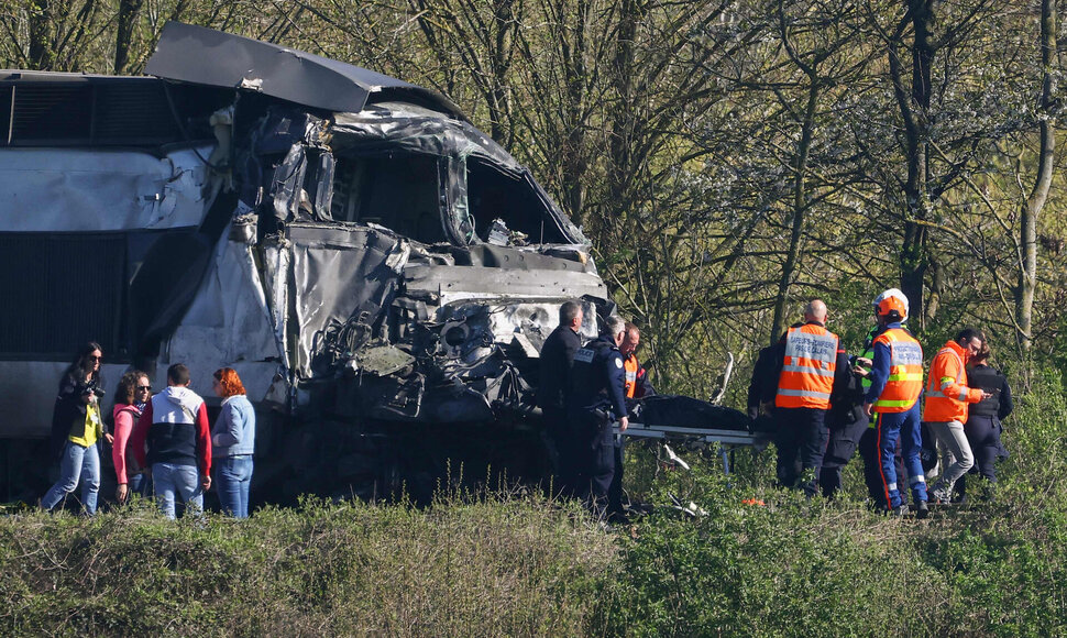Avarijos sumaitotas traukinys Prancūzijoje / SAMEER AL-DOUMY / AFP
