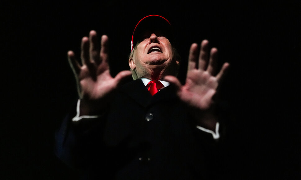 / AP