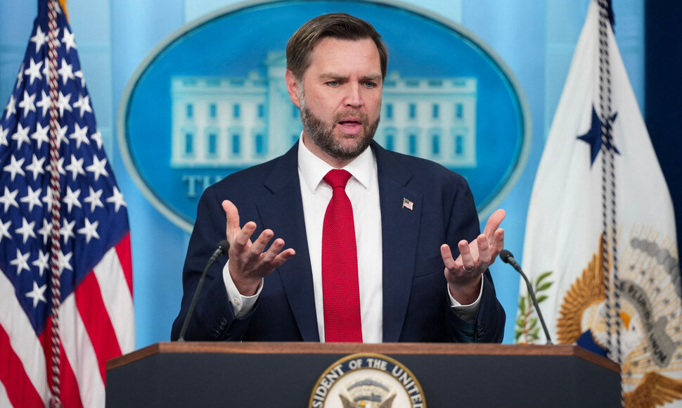 J. D. Vance'as / KEN CEDENO / AFP