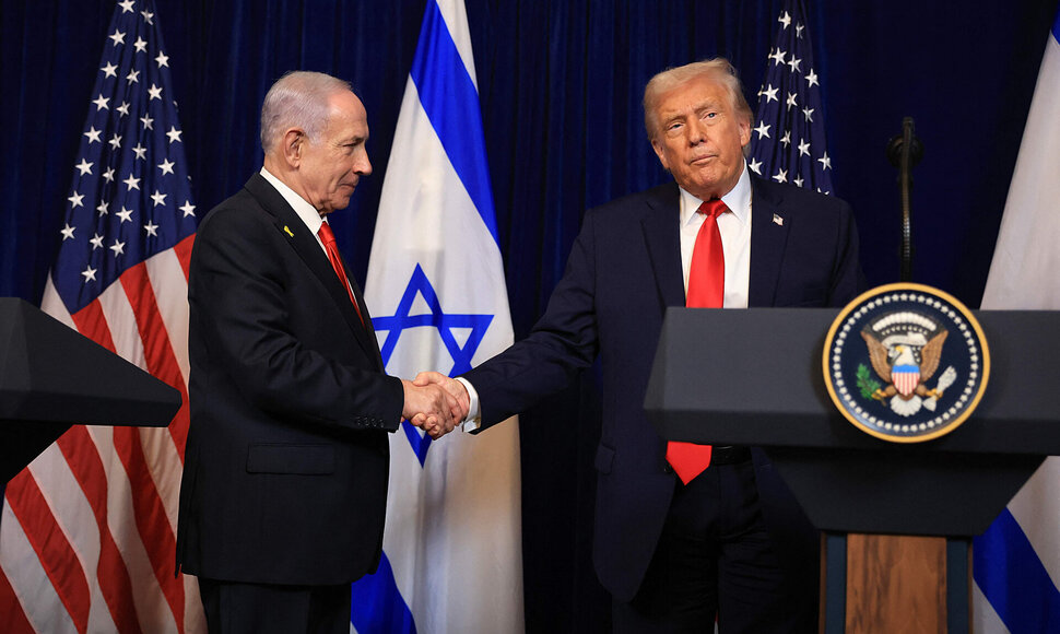 B. Netanyahu ir D. Trumpas / JOE RAEDLE / Getty Images via AFP