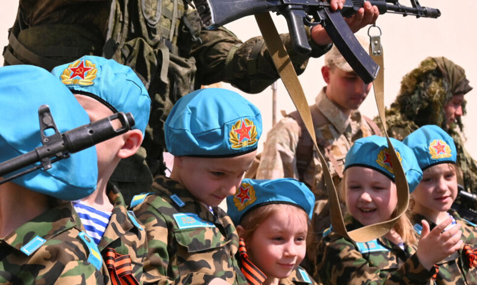 SERGEY PIVOVAROV / REUTERS