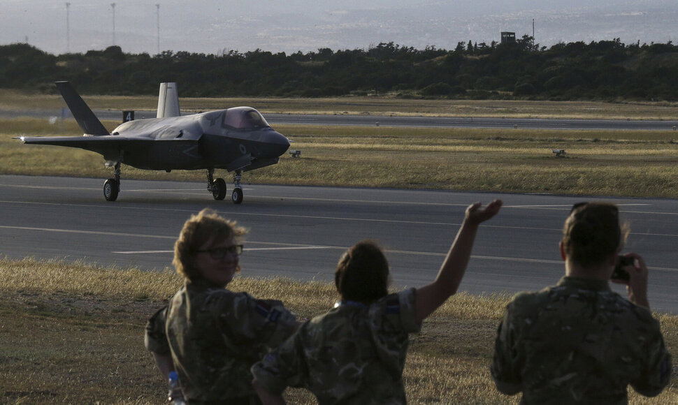 Akrotiris / / AP