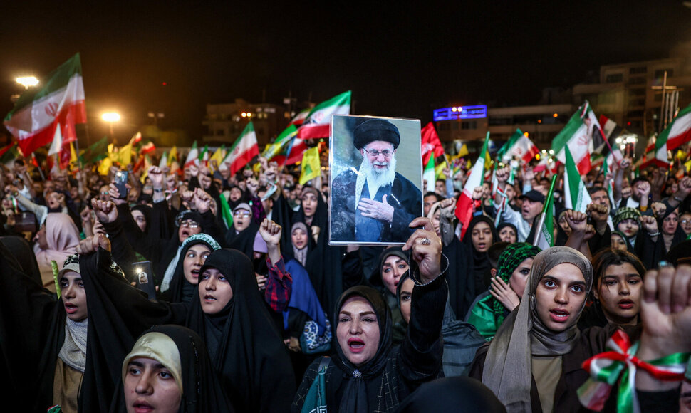 Protestas Irane su nužudyto lyderio Ali Khamenei portretu / Majid Asgaripour / via REUTERS