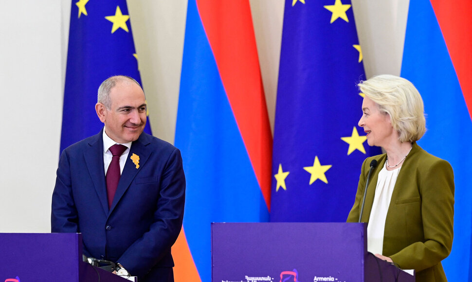 Nikolas Pa&scaron;inianas, Ursula von der Leyen