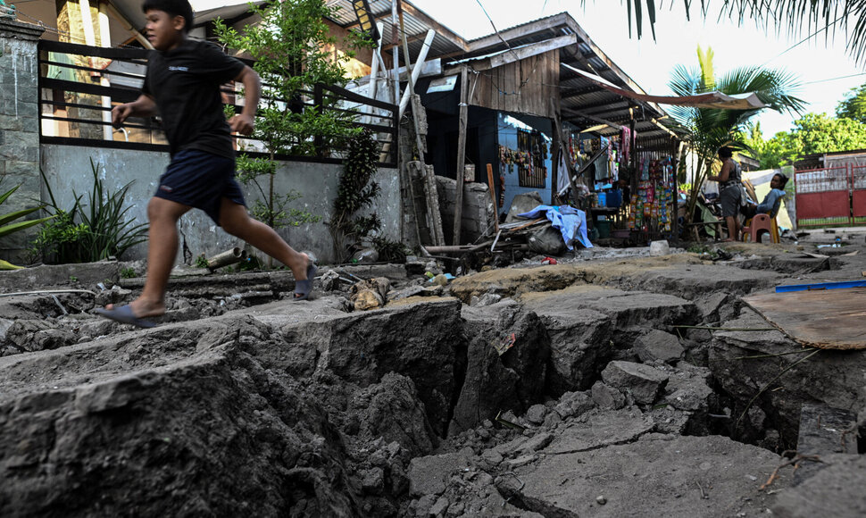 Žemės drebėjimo Filipinuose padariniai / Noel Celis / REUTERS