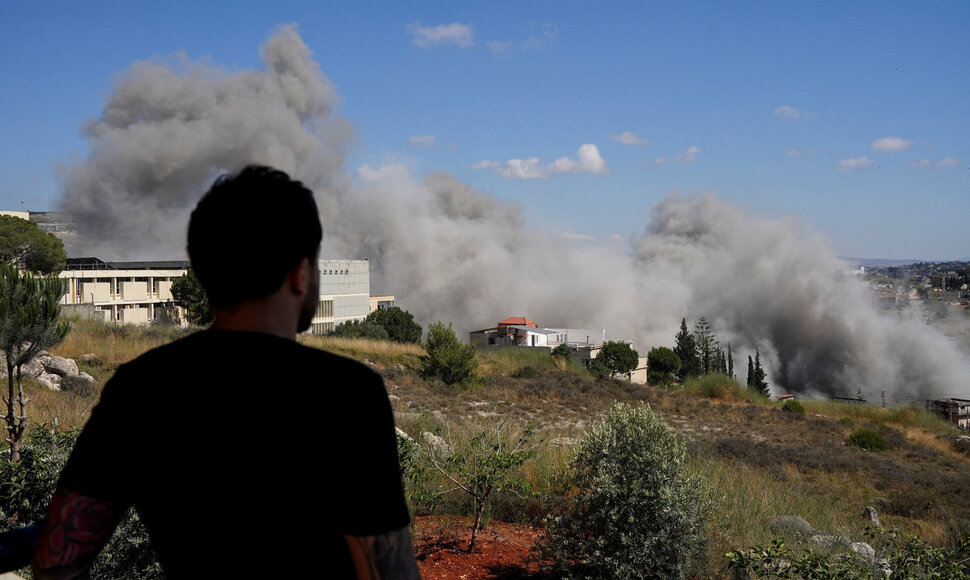 Dūmai Libane po Izraelio smūgių / Stringer / REUTERS