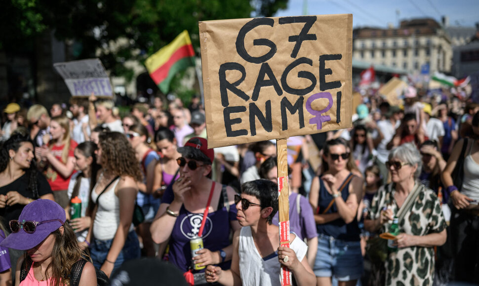 Protestas &Scaron;veicarijoje prie&scaron; G7 derybas / FABRICE COFFRINI / AFP
