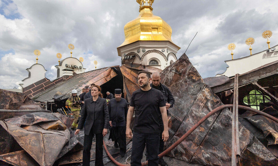 Per Rusijos išpuolį užsiliepsnojo UNESCO saugomas Kyjivo Pečersko lauros kompleksas / HANDOUT / AFP