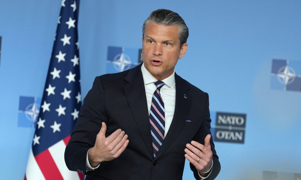 Pete'as Hegsethas / / AP