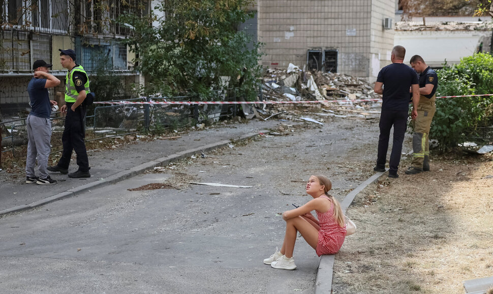Rusijos smūgių Kyjive padariniai / Gleb Garanich / REUTERS