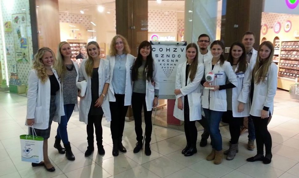 LSMU SMD Akių ligų būrelis minėjo klastingos akių ligos prevencijos savaitę