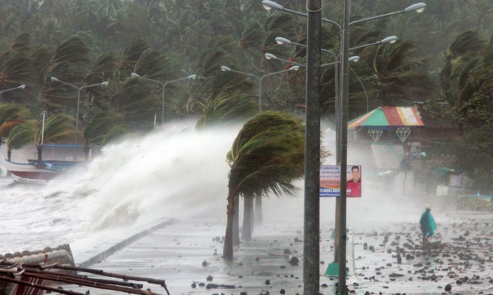 Filipinuose siaučia Haiyan taifūnas