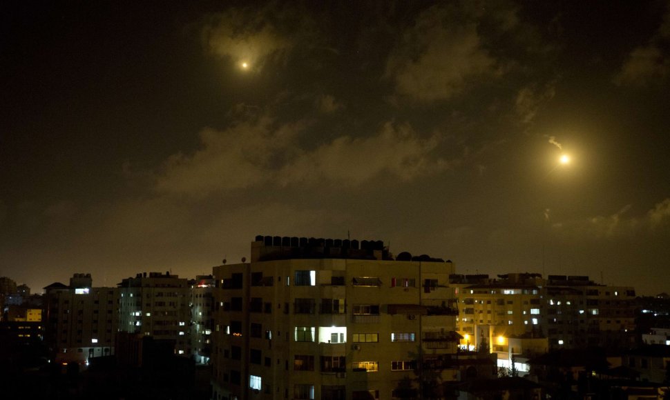 Izraelio oro atakas Gazos mieste