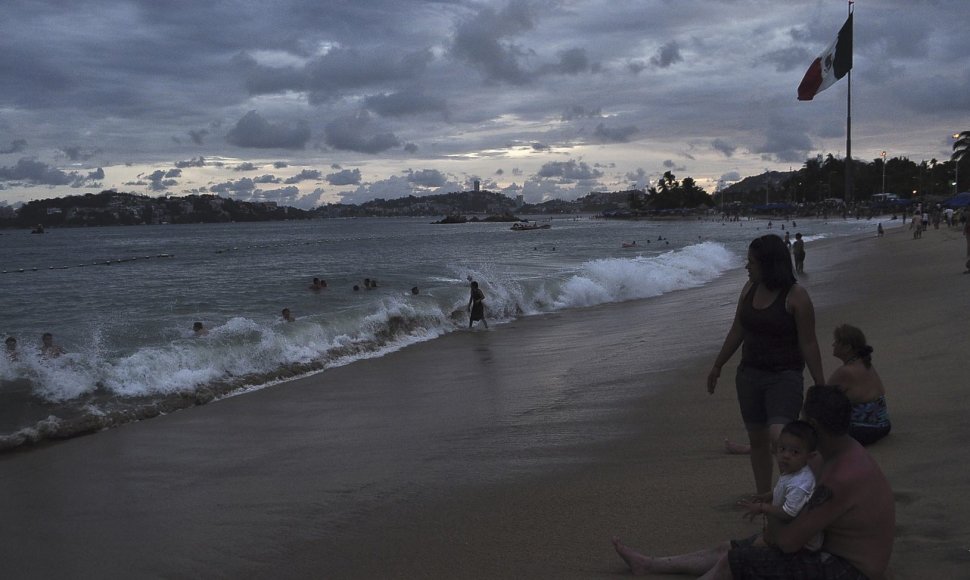 Uraganas „Odile“ sekmadienį pasiekė sausumą netoli Meksikos kurorto