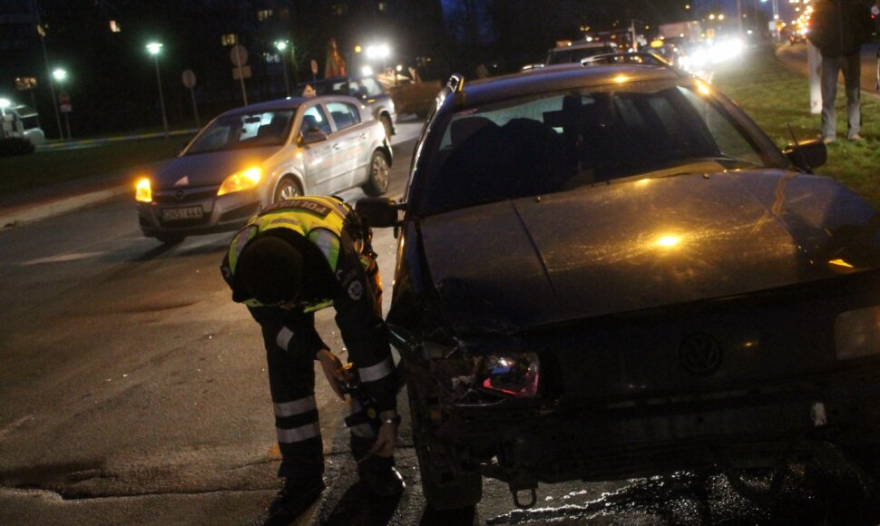 Mokomojo ir &bdquo;VW Passat&ldquo; avarija