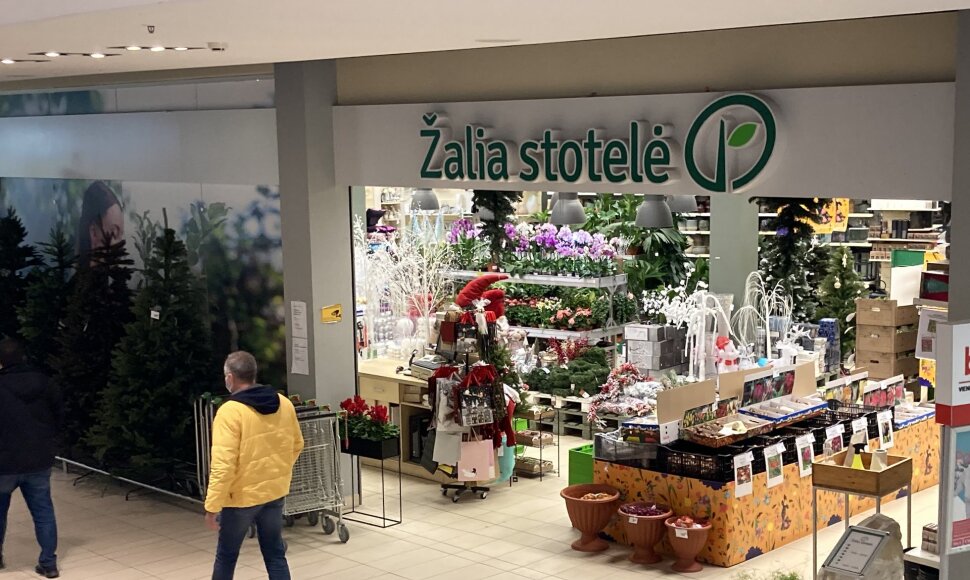Prekybos centruose jau prasidėjo prekyba kalėdiniais atributais