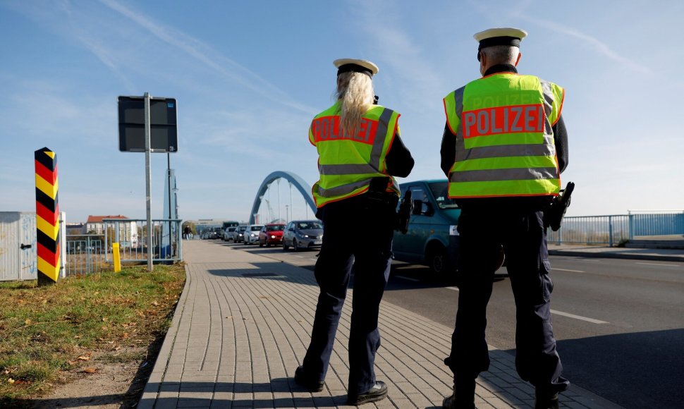 Vokietijos federalinė policija patruliuoja prie Lenkijos sienos. / Michele Tantussi / REUTERS