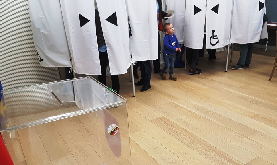 Emigrantai balsuoja Seimo rinkimuose Londone