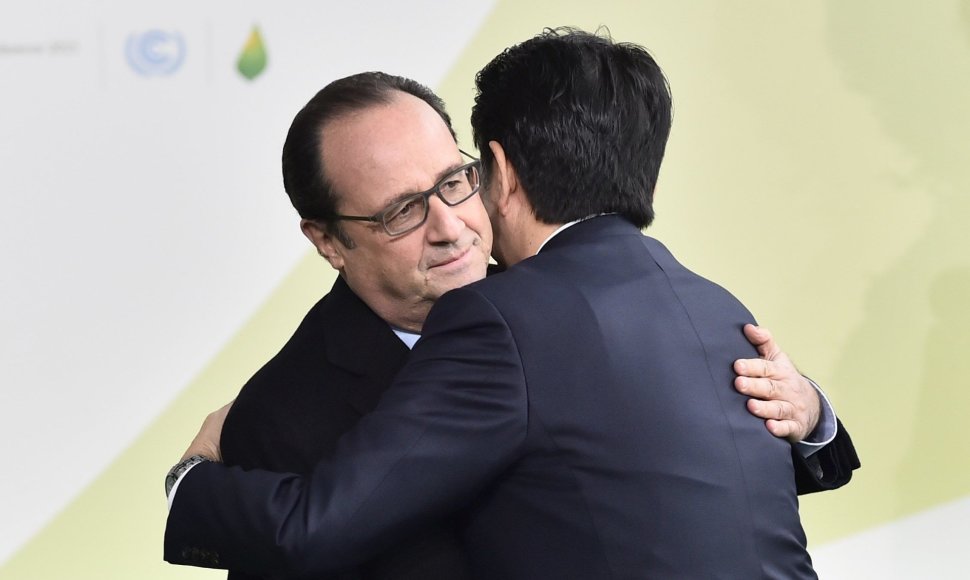 Francois Hollande'as ir Japonijos prezidentas Shinzo Abe