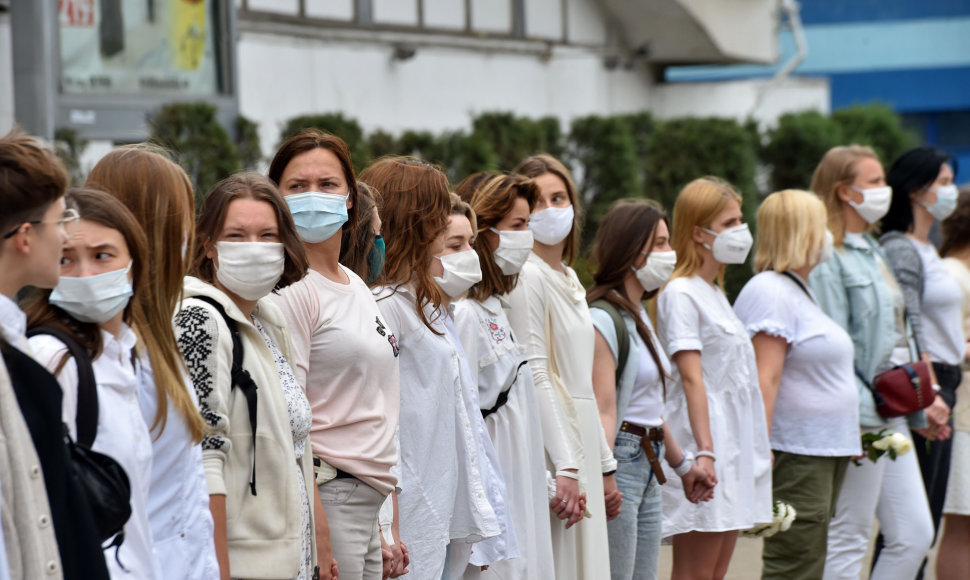 Taiki moterų protesto akcija Minske