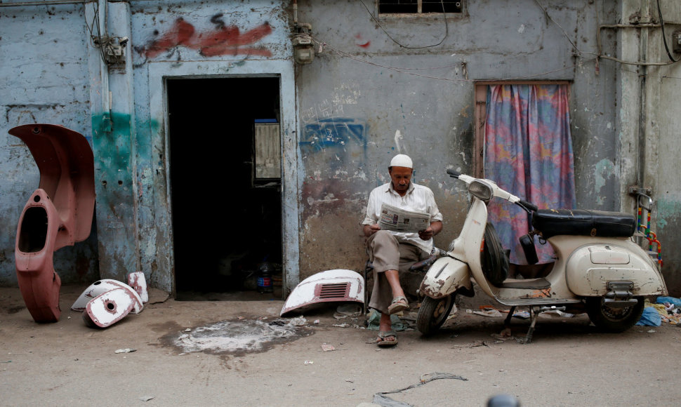 Pakistane itin mylimi „Vespa“ motoroleriai