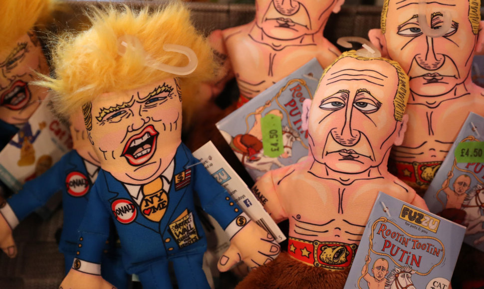 Donaldą Trumpą ir Vladimirą Putiną vaizduojančios lėlės