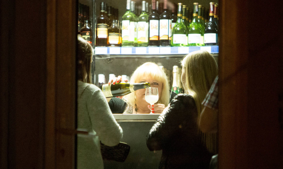Rugsėjo 1-ąją į Vilniaus Panerių naktinį barą plūdo lankytojai nusipirkti alkoholio
