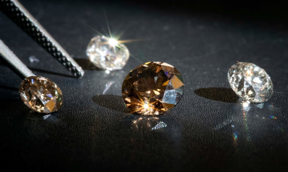 O taip pat laboratorijoje jau galima užauginti deimantus, kurie yra tinkami juvelyrikai
