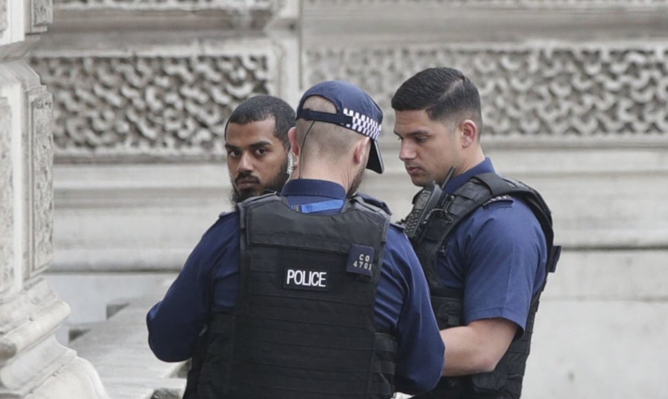 Londone prie parlamento areštuotas įtariamas teroristas
