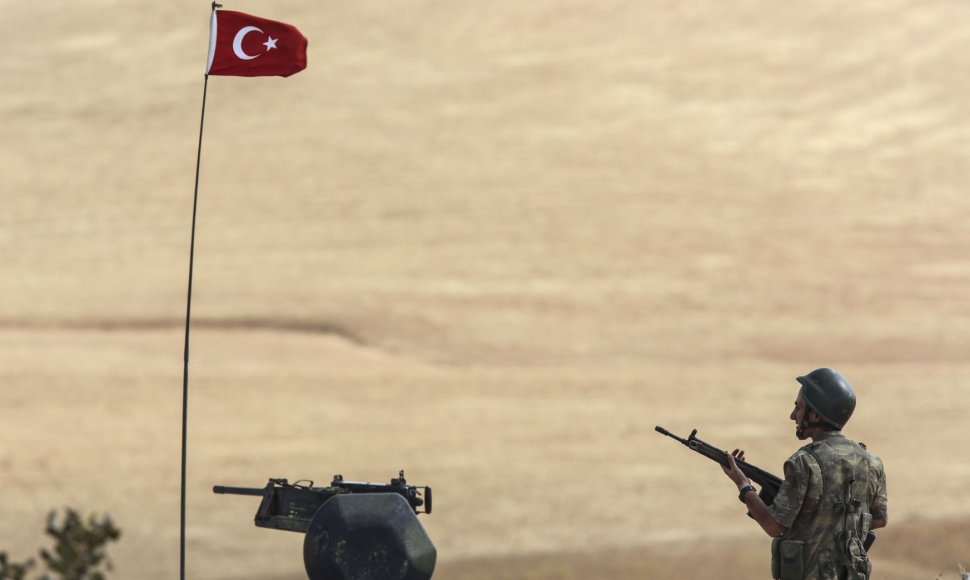 Turkijos karys netoli sienos su Sirija