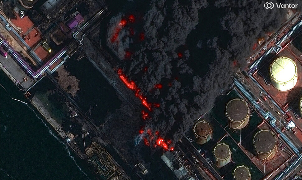 Gaisrai Ust Lugos uoste / VANTOR / via REUTERS