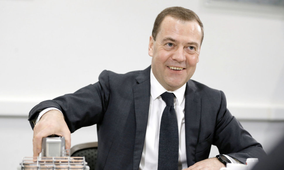 Dmitrijus Medvedevas neturi daug priežasčių šypsotis