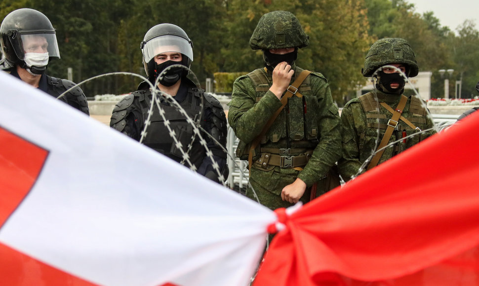 Pareigūnai protesto Minske metu