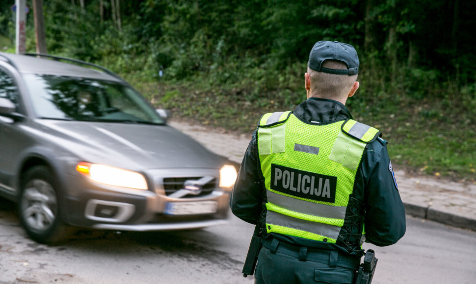 Vilniaus policijos pareigūnai tikrino ar saugiai važami vaikai