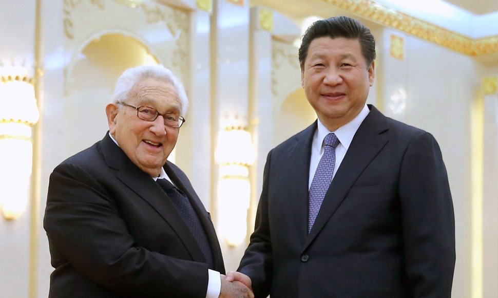 Henry Kissingeris ir Xi Jinpingas.