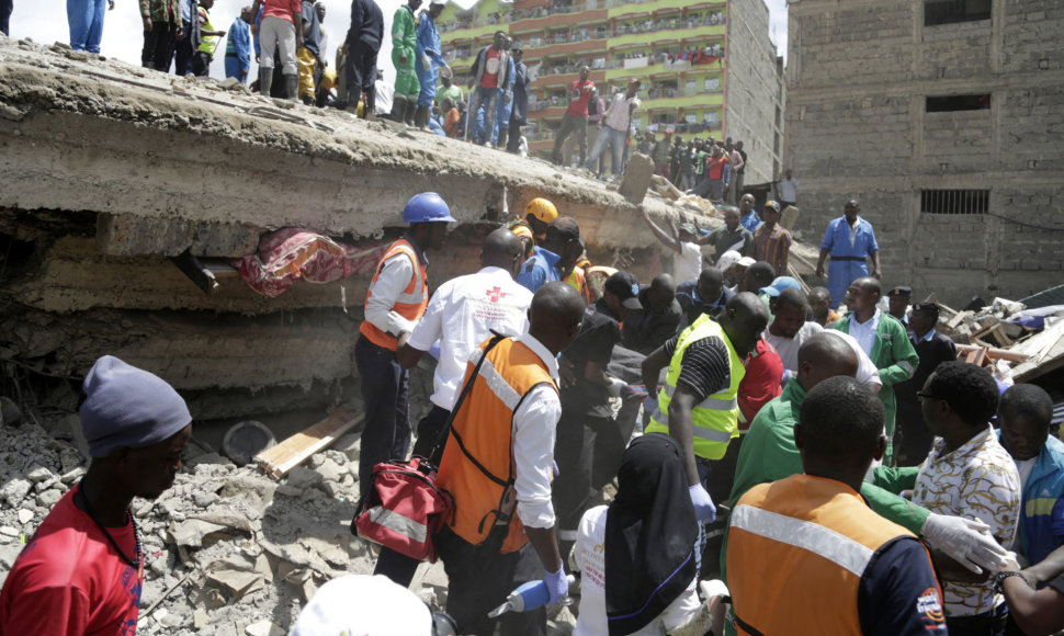 Nairobyje sugriuvo 6 aukštų pastatas