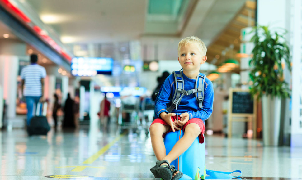 Vaikas oro uoste